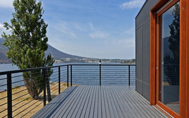 Amazing Unique Five-Star Waterfront Retreat