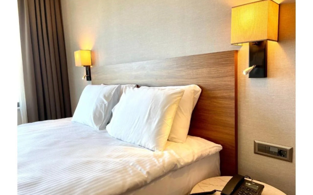 Turkmen Riverside Hotel