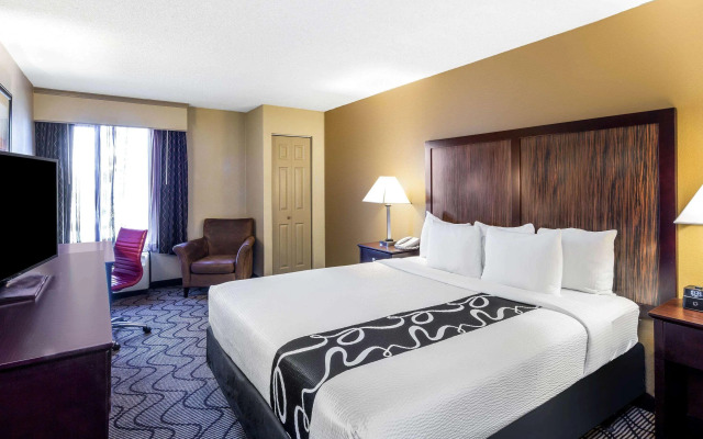 La Quinta Inn & Suites by Wyndham Oakland Airport Coliseum