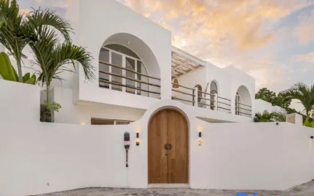 Villa Las Casas 2 by BaliSuperHost