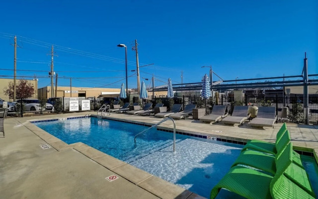 FRONTDESK Lakeview Green Apts Birmingham