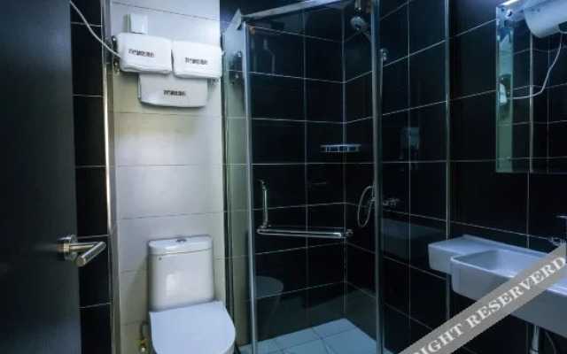 Maggie Select Hotel (Dalian Zhongshan Square Subway Station)