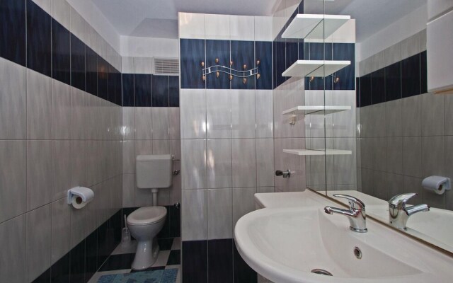 Stunning Home in Liznjan With Wifi and 1 Bedrooms