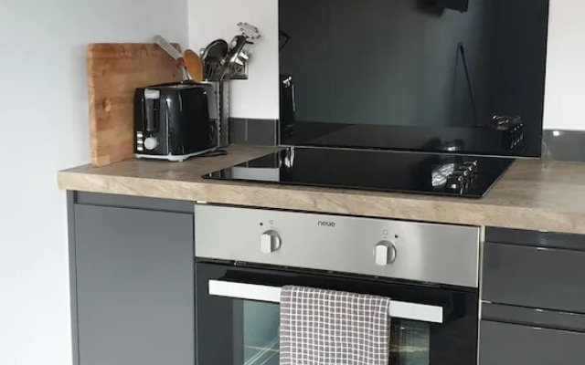Springfield House Serviced Accommodation by Saffatel