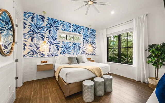 Salty Oak in Siesta Key