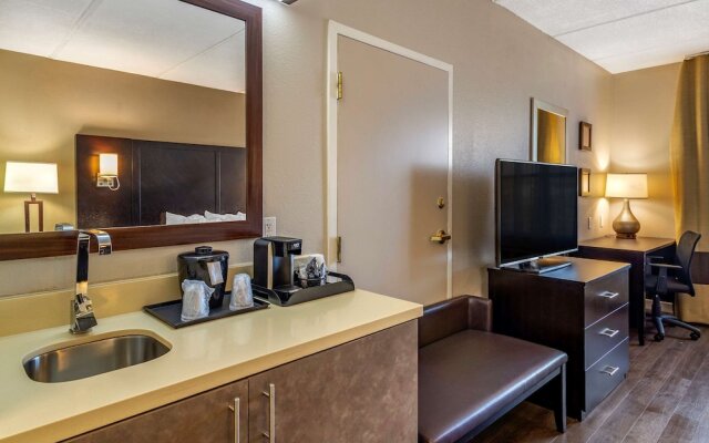 Comfort Inn at Six Flags