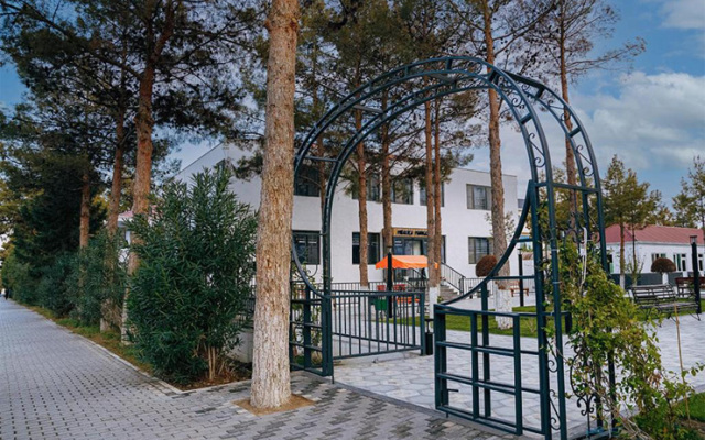 Ozdorovitelno-Reabilitatsionnij Tsentr Naftalan Sanatorium