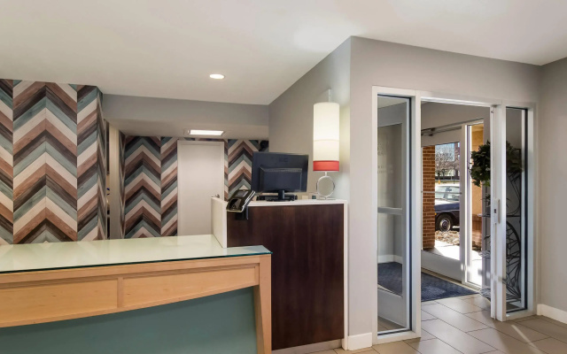 MainStay Suites Omaha Old Mill