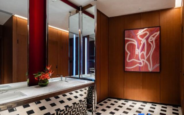 Radisson Red Yangzhou Slender West Lake