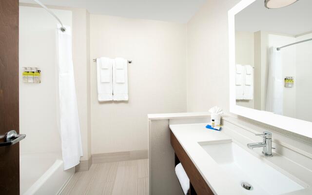 Holiday Inn Express & Suites Kingsland I-95-Naval Base Area by IHG