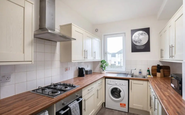 2 Bedroom Apartment-free Parking
