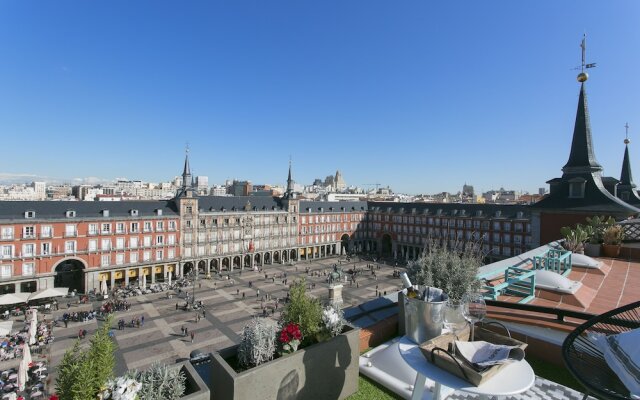 Penthouse With Private Terrace And Balcony In Plaza Mayor Square Plaza Mayor Iv