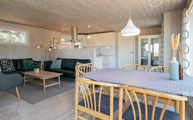 6 Person Holiday Home in Oksbol