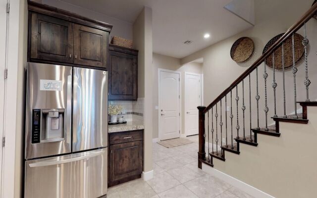 Desert Paradise Getaway 3 Bedroom Apts by RedAwning