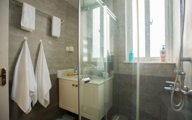 Jhouse Hongqiao Overlay Villa