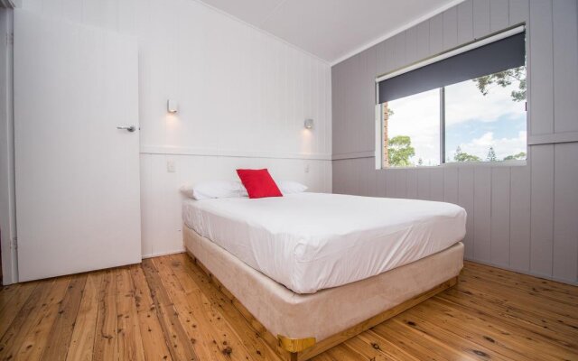 Lakeside Cabins & Holiday Village