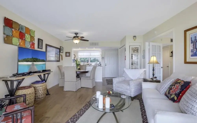 Island-style Condo With Pool, spa and Steps to Beach