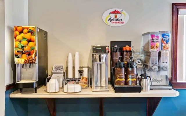 Super 8 by Wyndham Newark DE