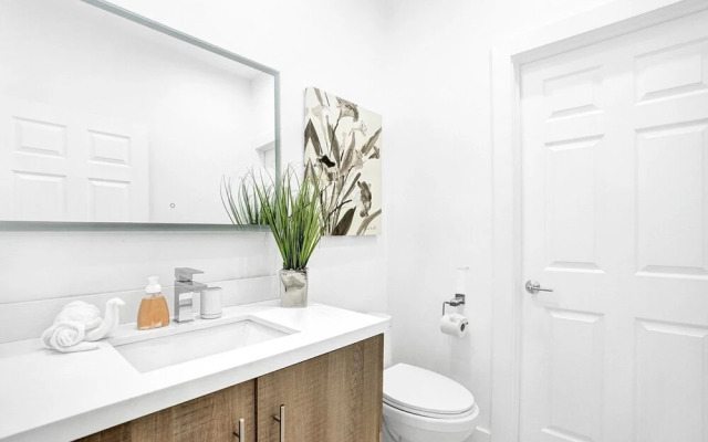 4BR Hollywood Beach Home with Pool