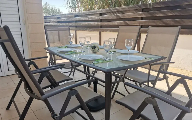 Minas Villa Pool Wifi and Close to Sirena bay