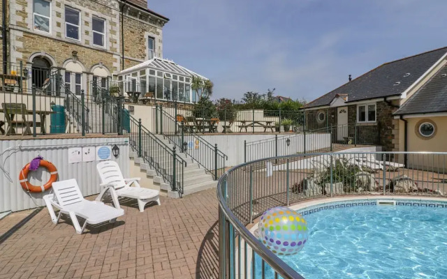 31 Garden Villas