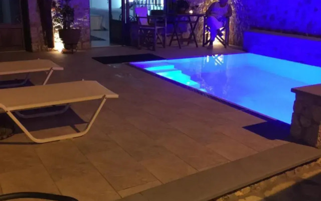 villalithos studio 2
