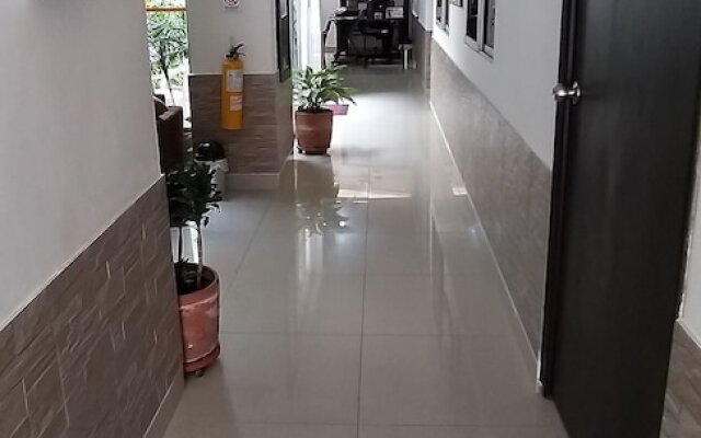 Aparta Hotel Calasanz Home