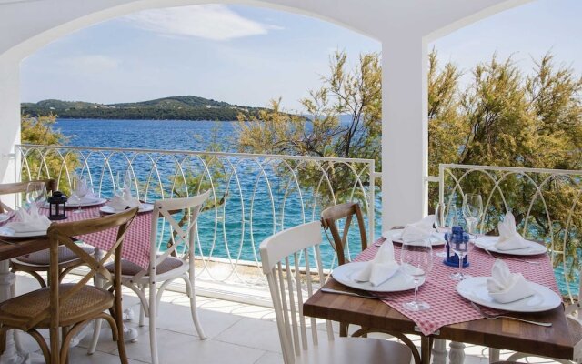Tidy house with a microwave, 6 km. from the beautiful Trogir