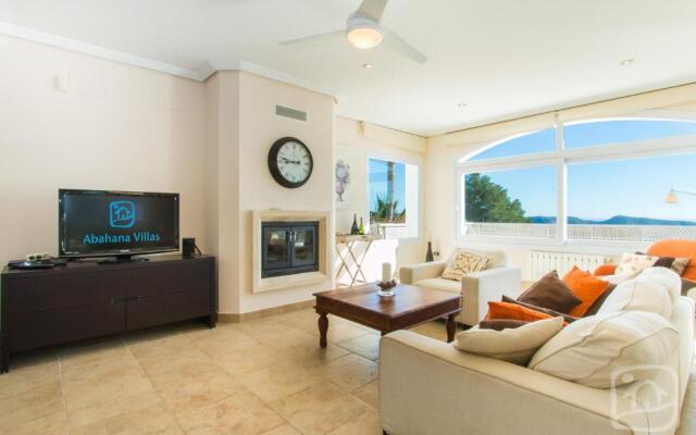 Abahana Villas Lou
