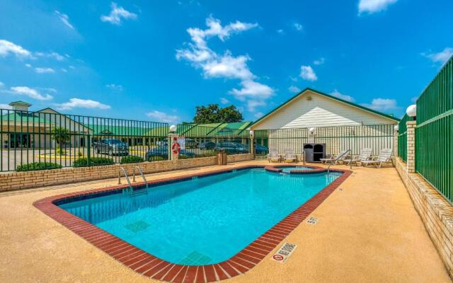 OYO Hotel Yoakum West