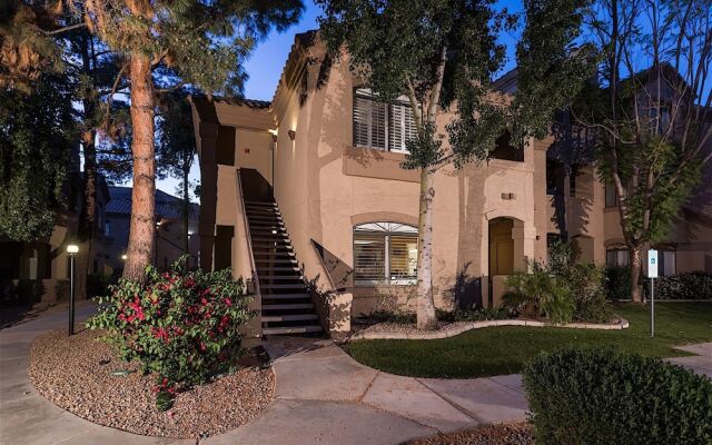 Canuck Condo 2 BR by Casago