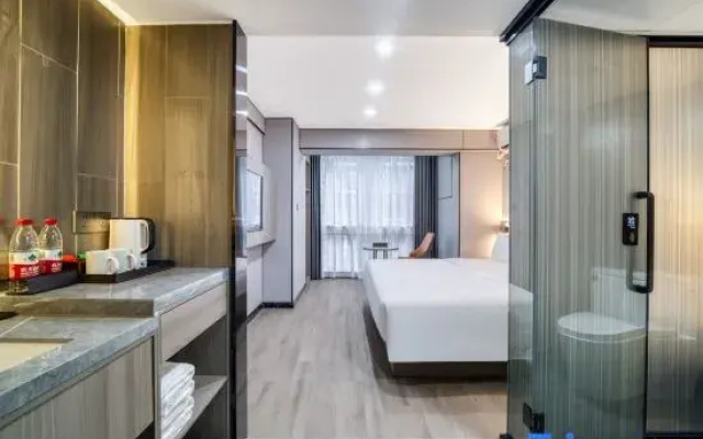 Ruiting Hotel (Xiasha University Town Jinsha Lake Subway Station)