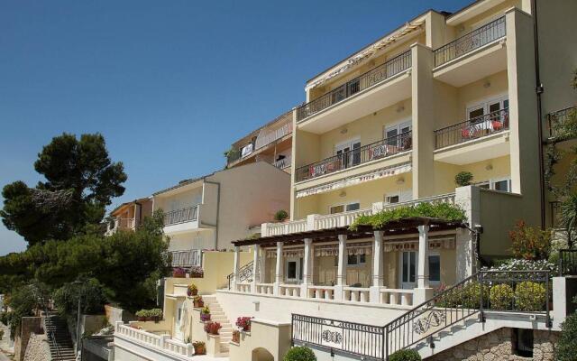 Villa King Apartments