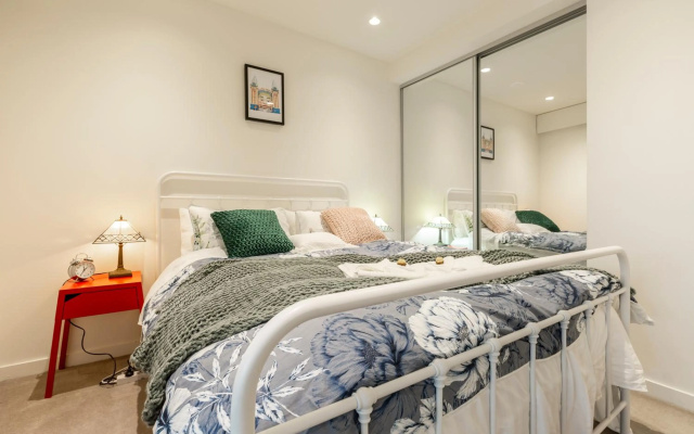 Luxurious Riverside Resort Style Apartment☆Pool☆Spa☆Gym☆Rooftop With City Views – Guest Rooms – Melbourne