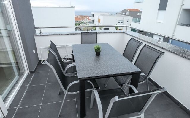 Apartments Tomana
