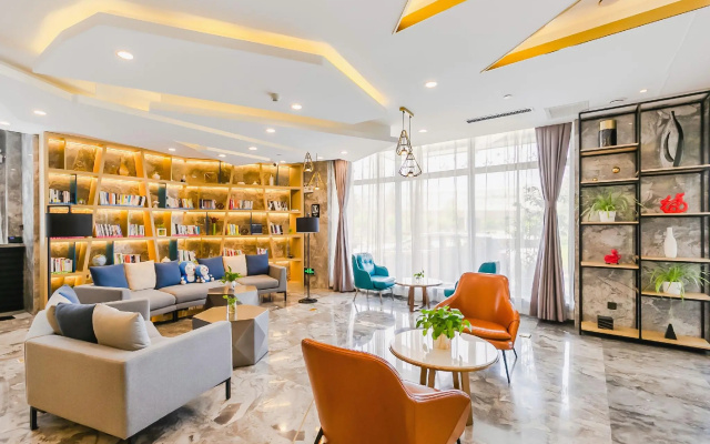 Atour Hotel(Changchun International Convention and Exhibition Center Ecological Plaza)