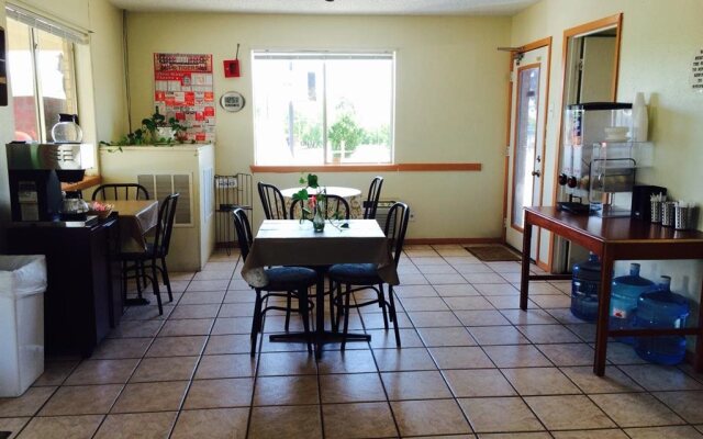 Glen Rose Inn and Suites