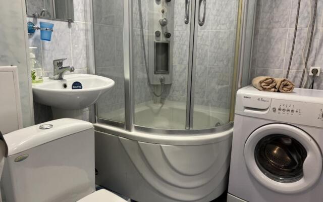 Диван и чемодан на Красном проспекте 94/1