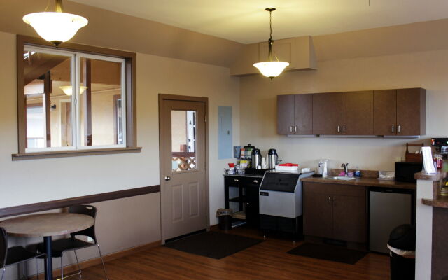Country Motor Inn