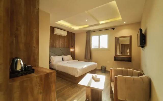 Crown Pyramids View Hotel
