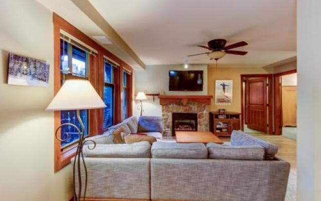 Eagle Springs East 207: Resting Moose Suite