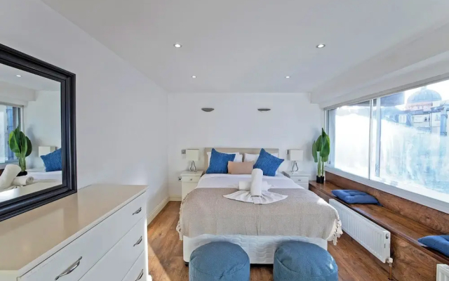 Imperial Queensway Apartment