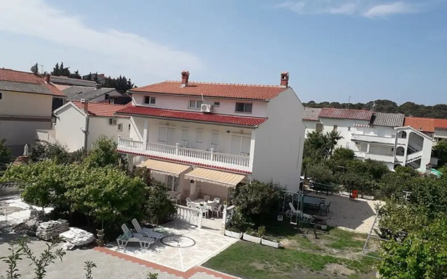 Charming Palit Kroatien Holiday House With Garden