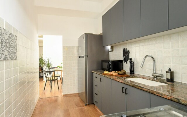 Stylish 2-Bedroom Green Oasis