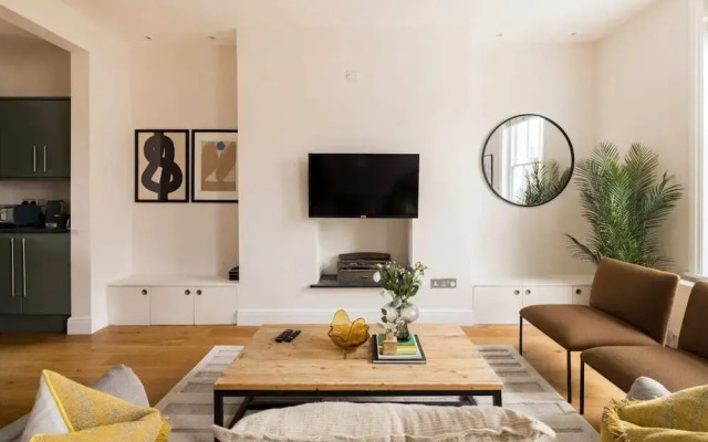 The Chelsea Nest - Stylish 2bdr With Balcony