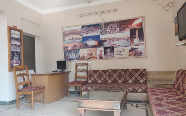 Hotel Leela Nikunj