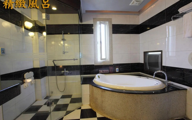 Regale Villa Hotel