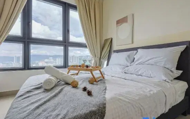 Stylish 4BR M Vertica Walk to MRT & Velocity Mall