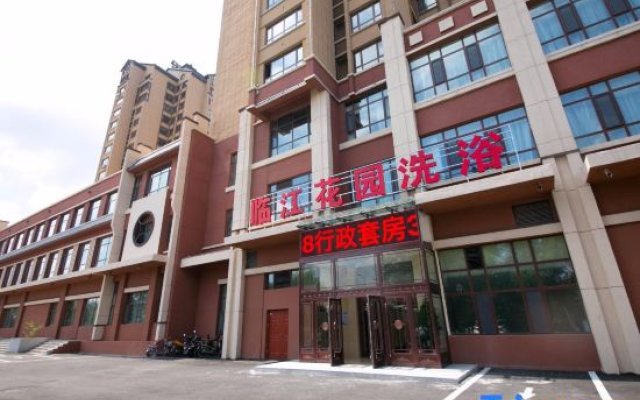 Linjiang Huayuan Hotel