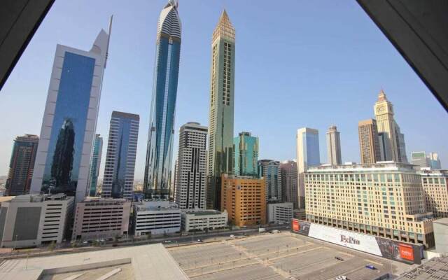 Spacious Apartment in the Classic Park Towers